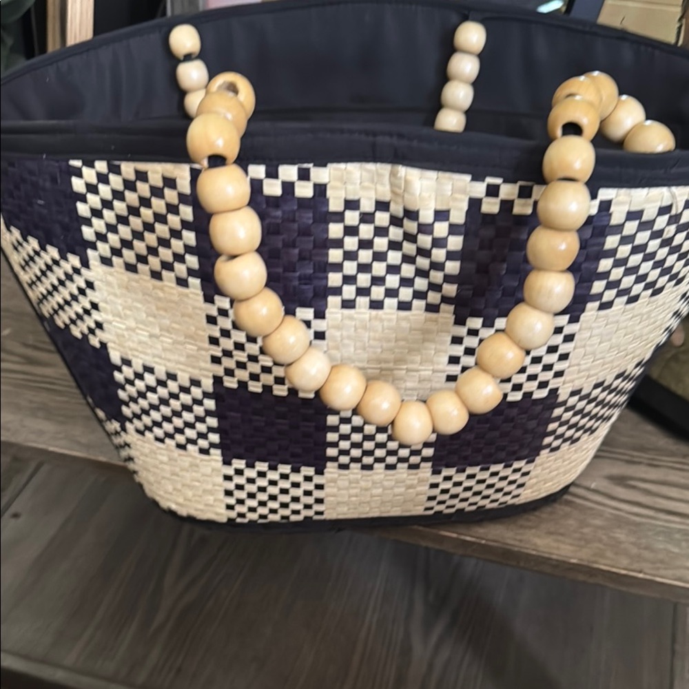 Stylish Checkered Tote Bag with Wooden Handles